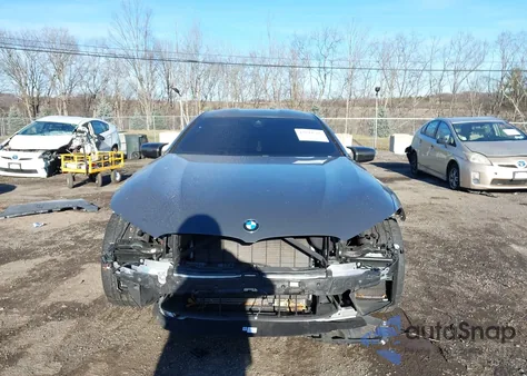 2021 BMW M8 Gran Coupe z USA, uszkodzony, nr VIN WBSGV0C08MCF18918